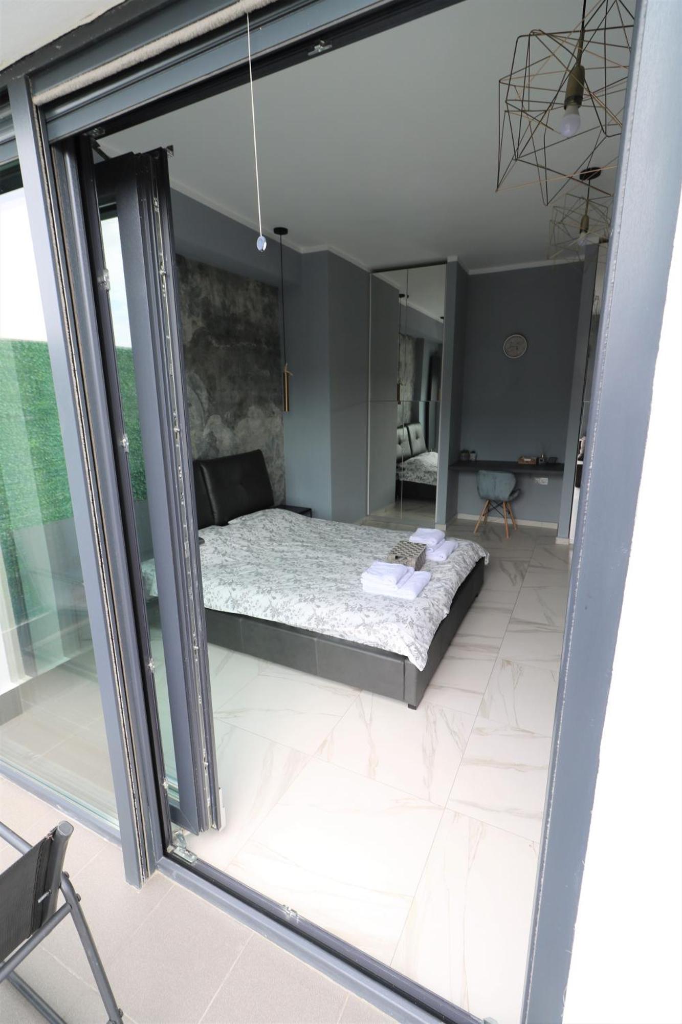 Deluxe Skyline Retreat Studio - Old Town بوخارست المظهر الخارجي الصورة