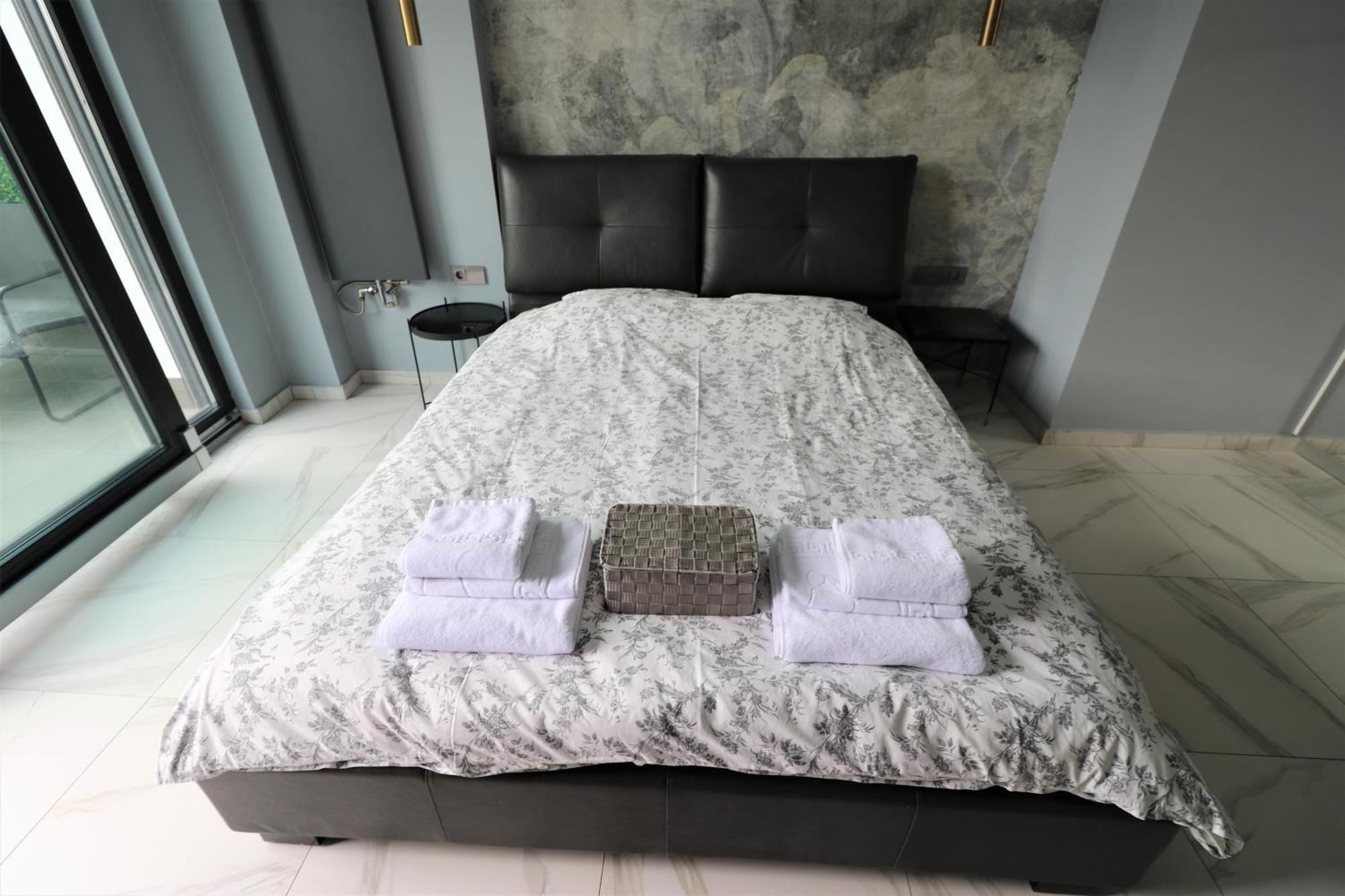 Deluxe Skyline Retreat Studio - Old Town بوخارست المظهر الخارجي الصورة